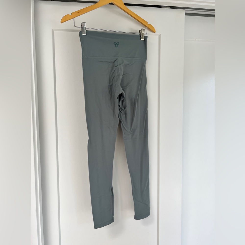 Aritzia leggings